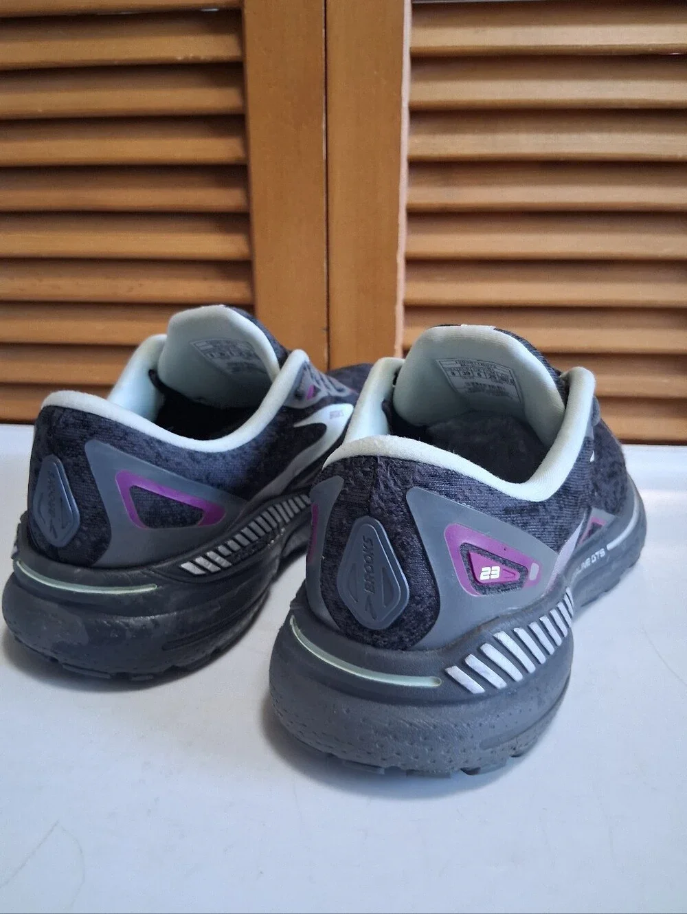 Brooks Women's Adrenaline GTS 23 Athletic Running Sneakers 8 Medium - Picture 5 of 7